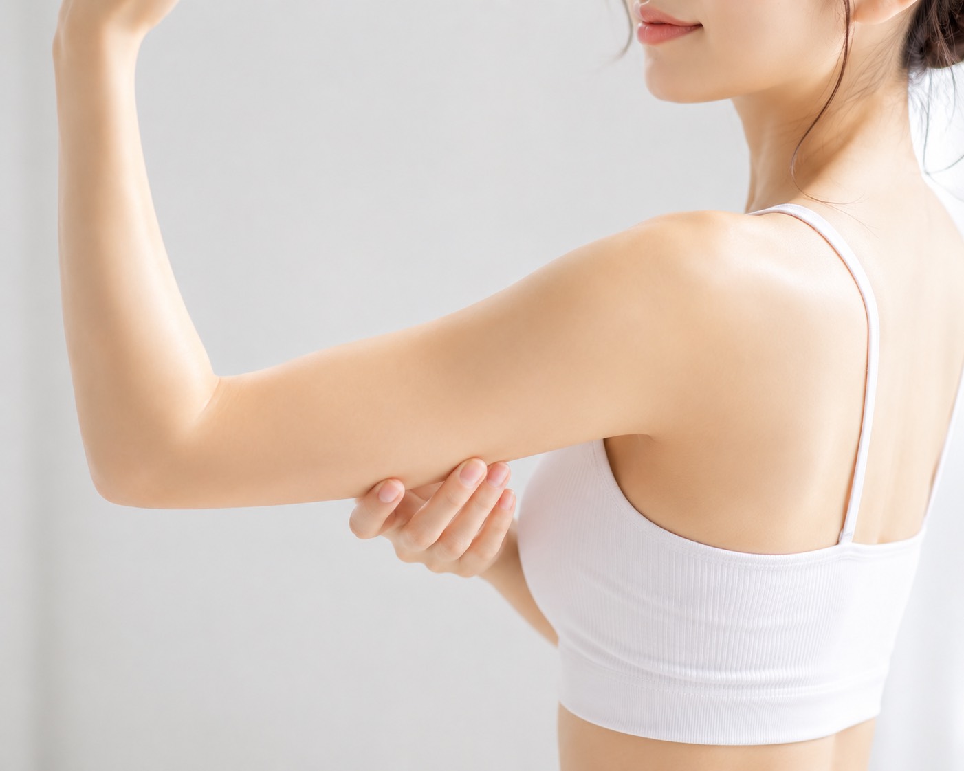 理想の横姿勢を手に入れる！薄い肩と引き締まった二の腕へ。